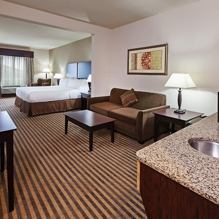 Holiday Inn Express & Suites Brady By Ihg Ngoại thất bức ảnh