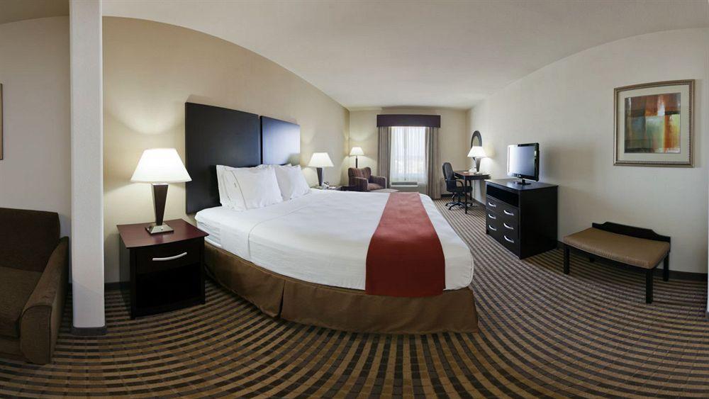 Holiday Inn Express & Suites Brady By Ihg Ngoại thất bức ảnh