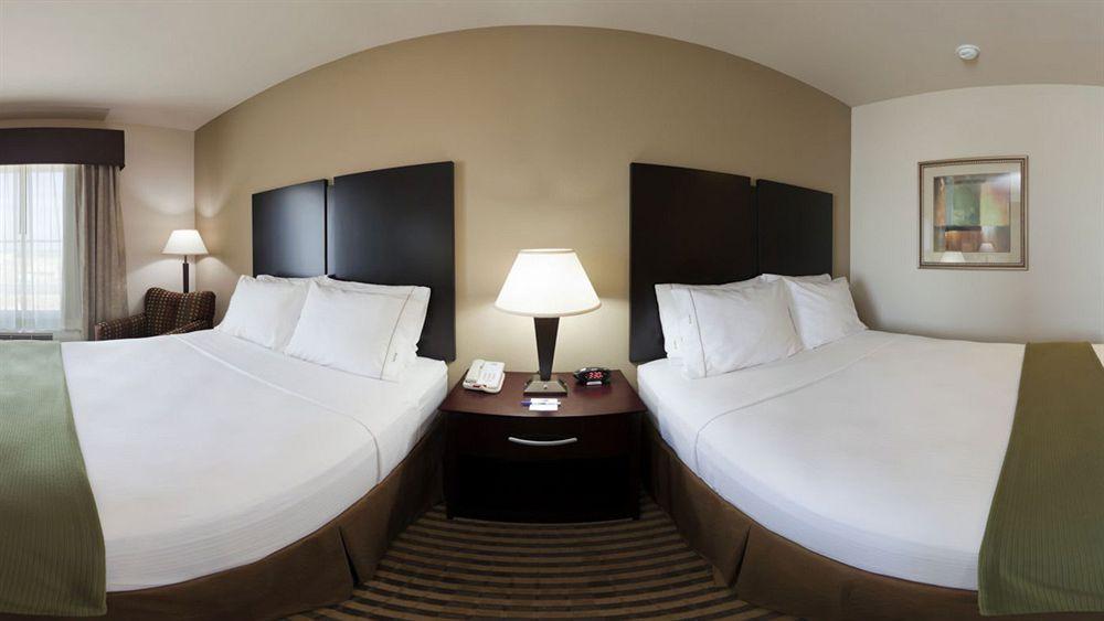 Holiday Inn Express & Suites Brady By Ihg Ngoại thất bức ảnh