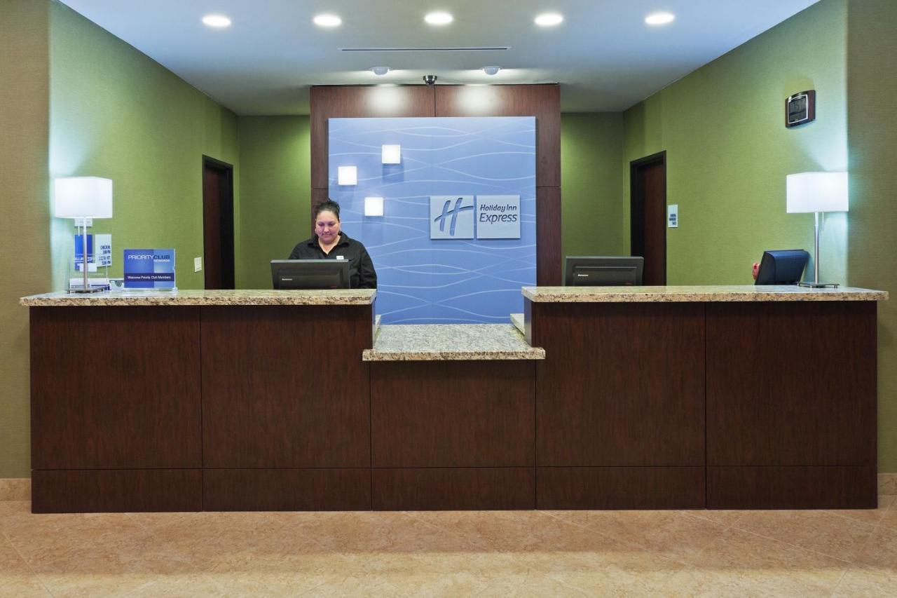 Holiday Inn Express & Suites Brady By Ihg Ngoại thất bức ảnh