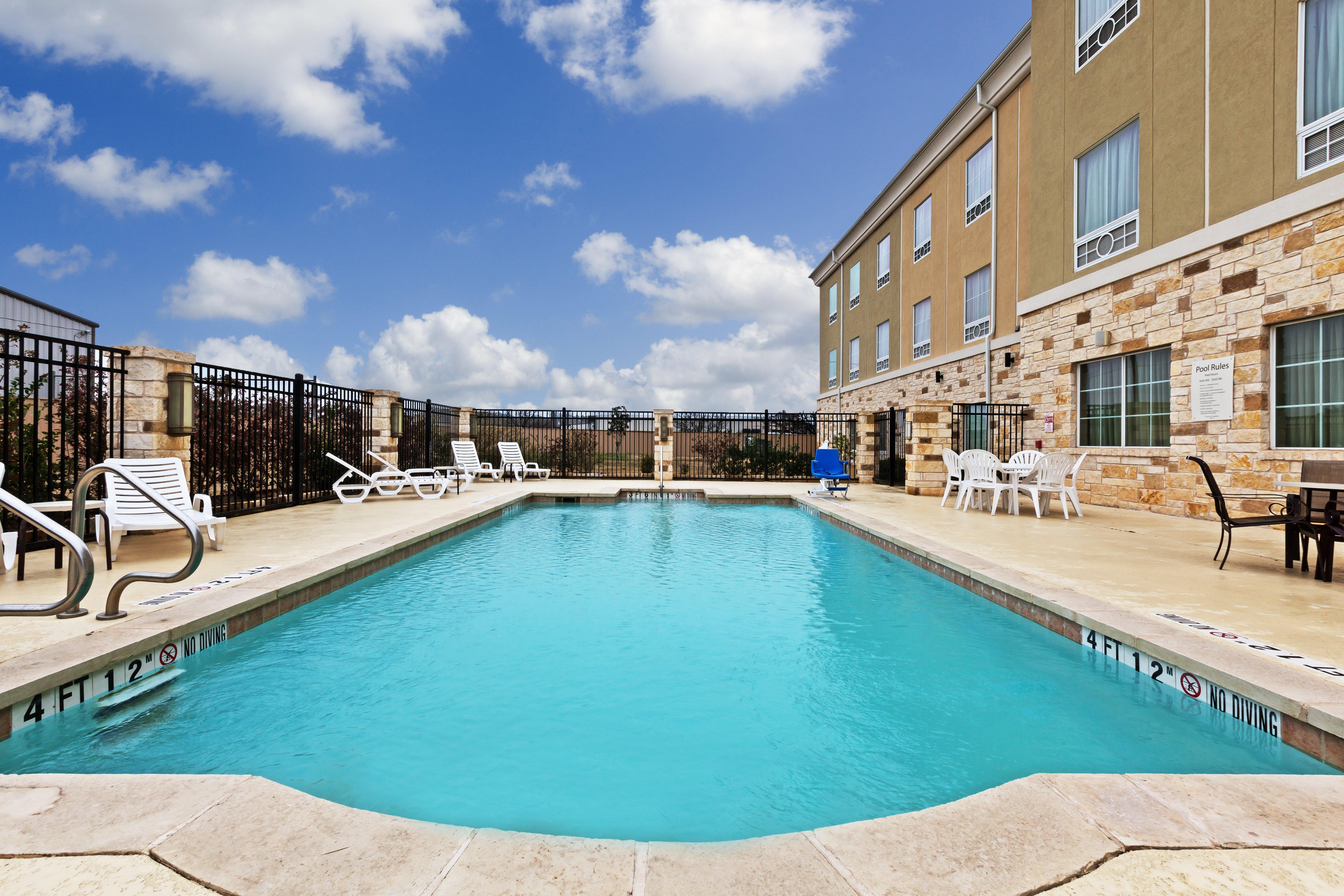 Holiday Inn Express & Suites Brady By Ihg Ngoại thất bức ảnh