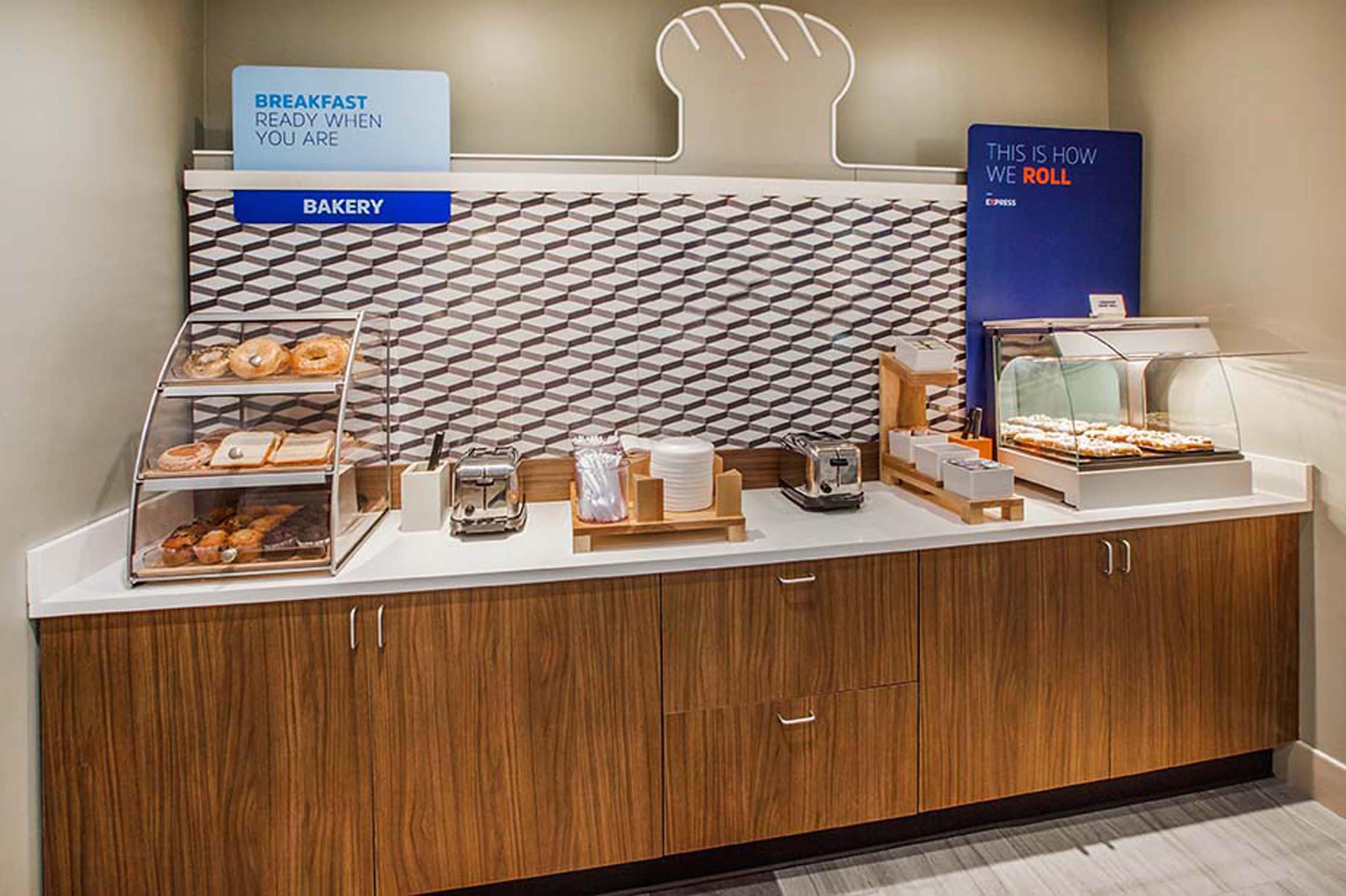 Holiday Inn Express & Suites Brady By Ihg Ngoại thất bức ảnh