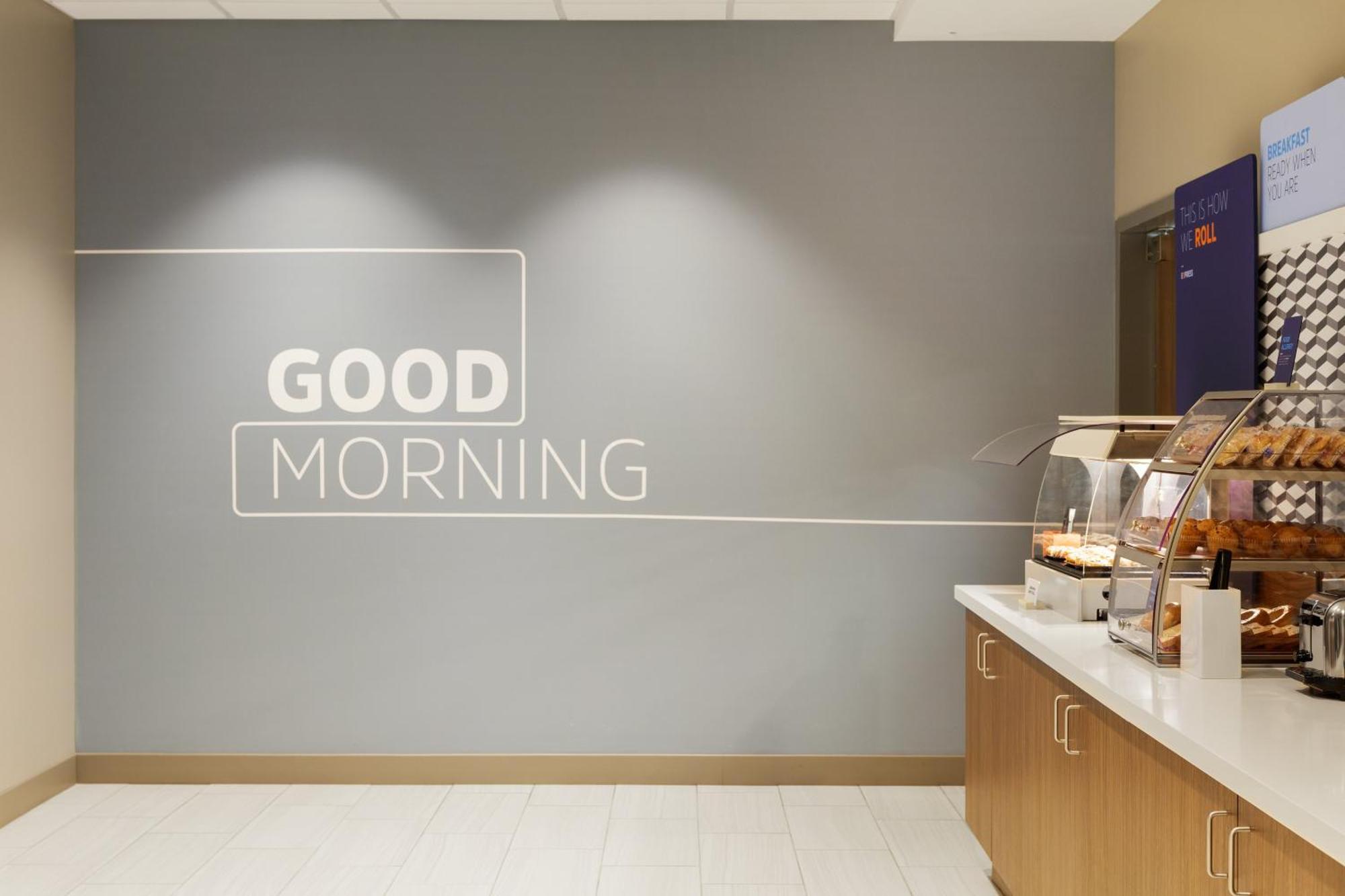Holiday Inn Express & Suites Brady By Ihg Ngoại thất bức ảnh