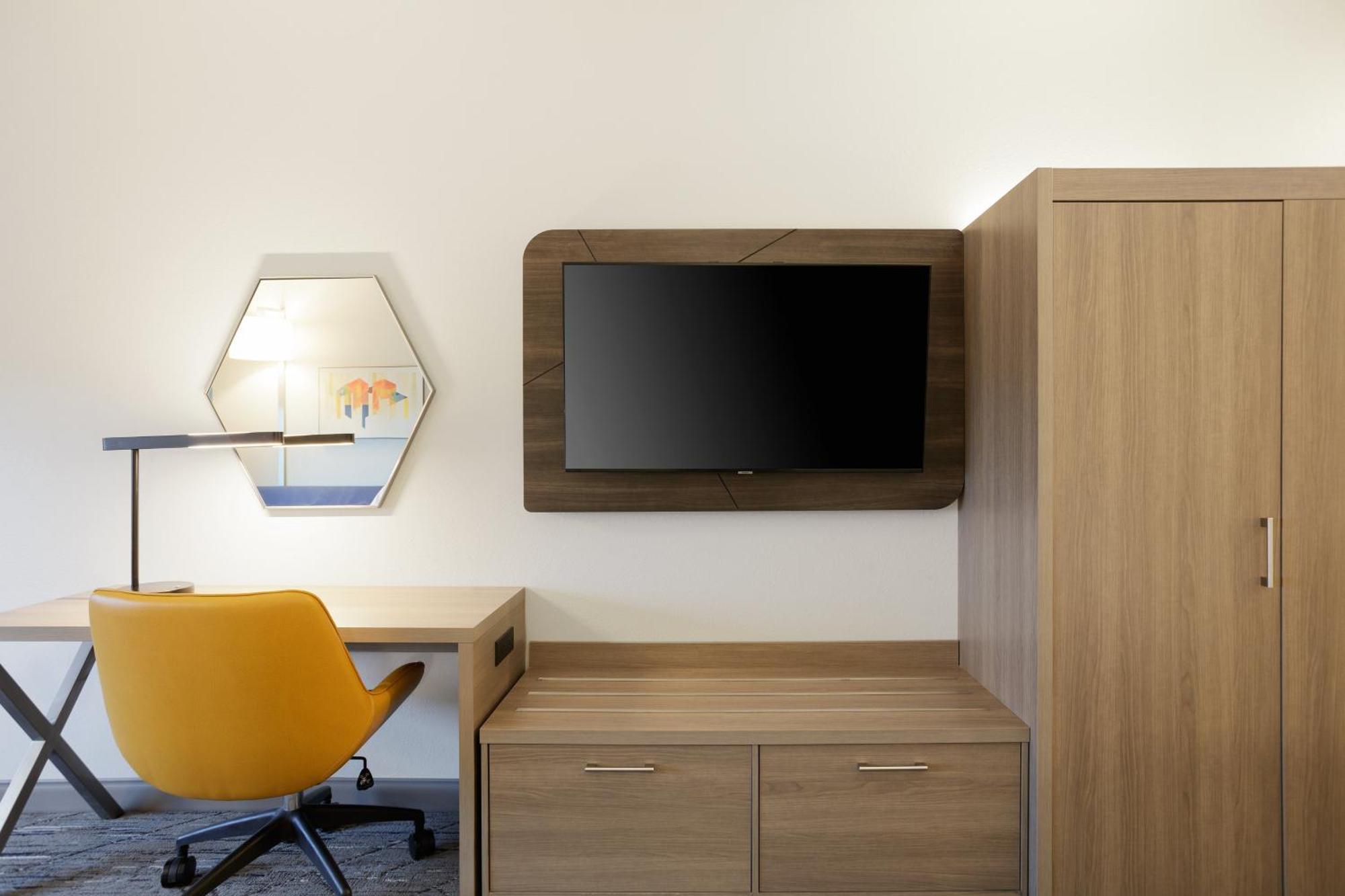 Holiday Inn Express & Suites Brady By Ihg Ngoại thất bức ảnh