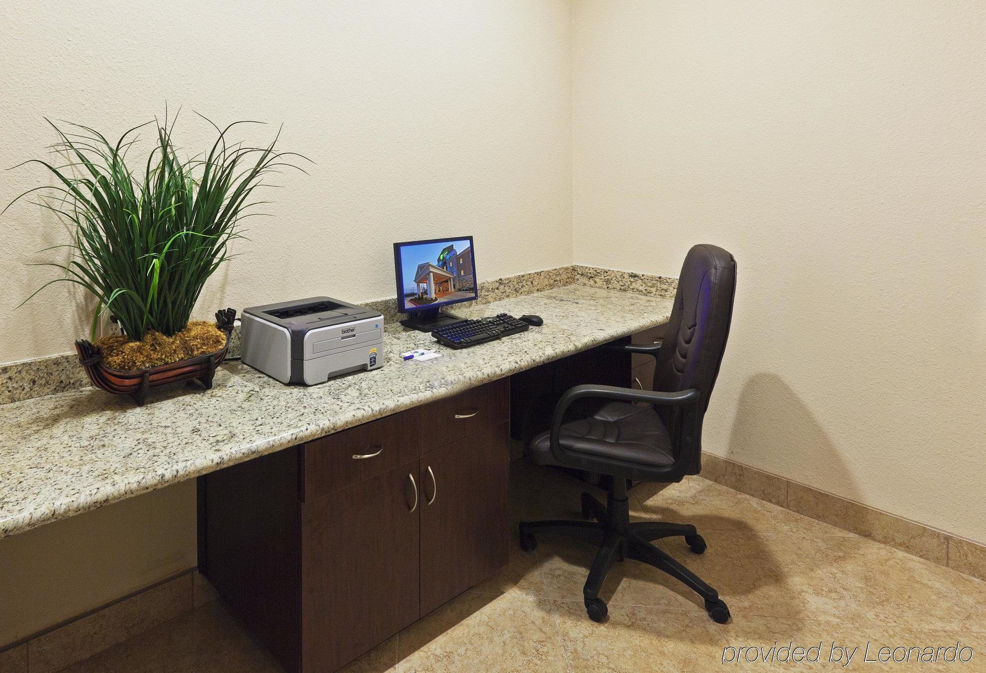 Holiday Inn Express & Suites Brady By Ihg Tiện nghi bức ảnh
