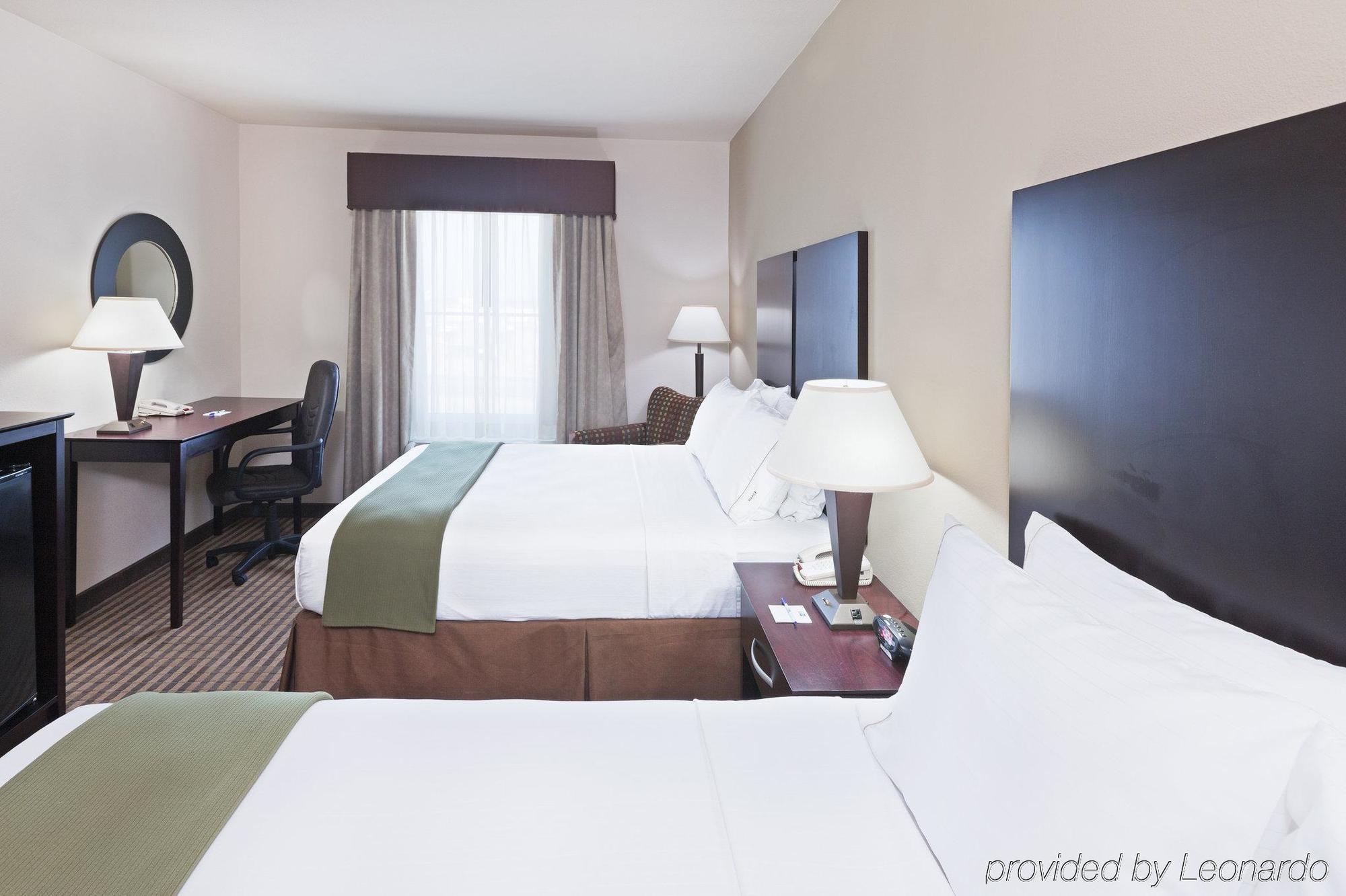 Holiday Inn Express & Suites Brady By Ihg Phòng bức ảnh