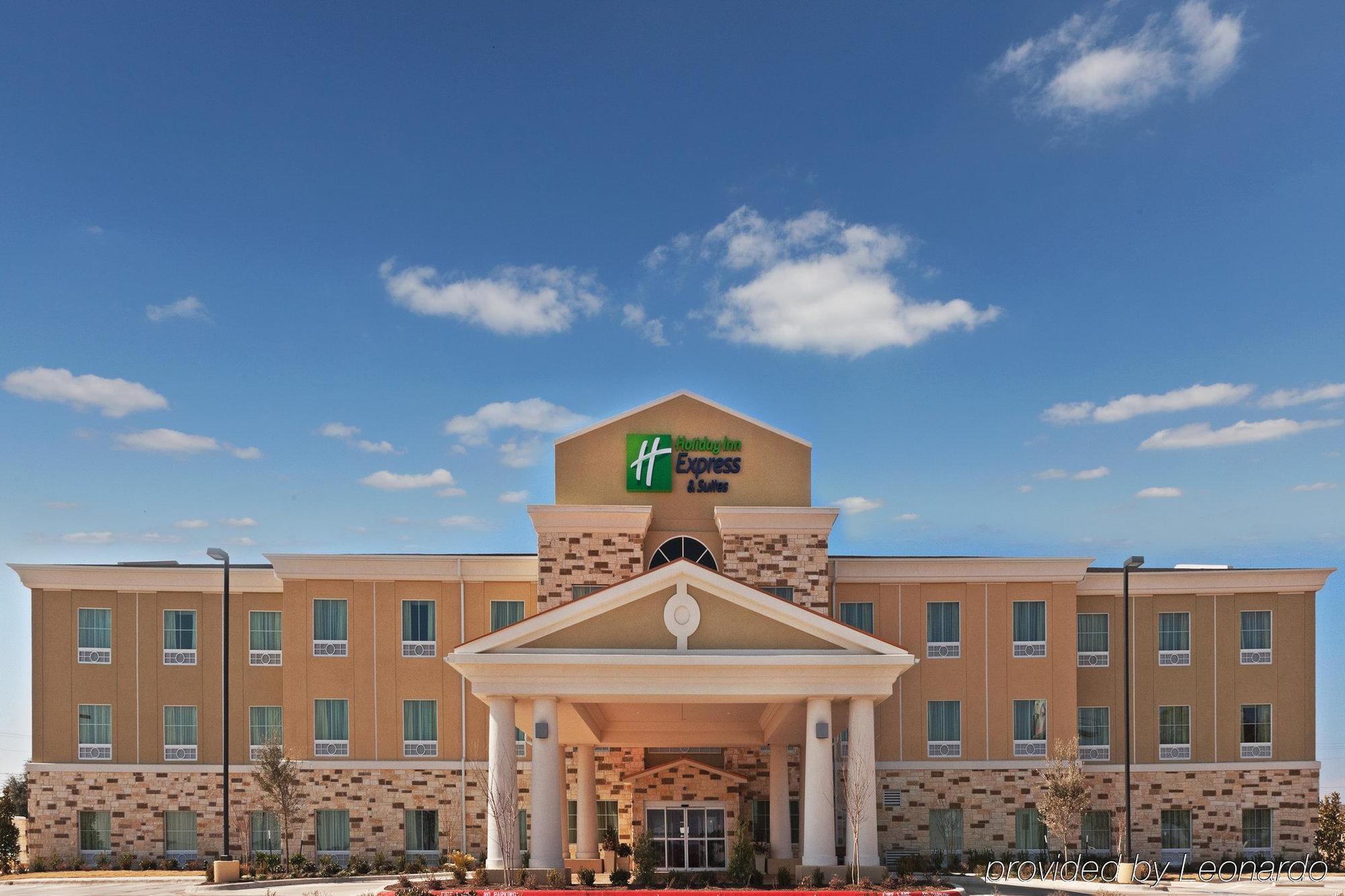 Holiday Inn Express & Suites Brady By Ihg Ngoại thất bức ảnh