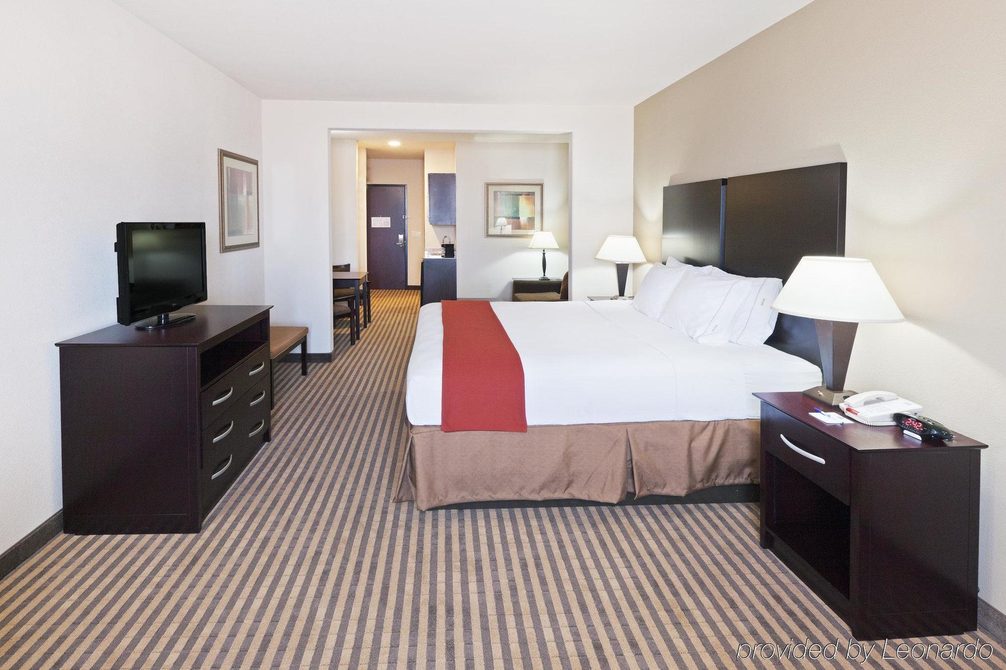 Holiday Inn Express & Suites Brady By Ihg Phòng bức ảnh