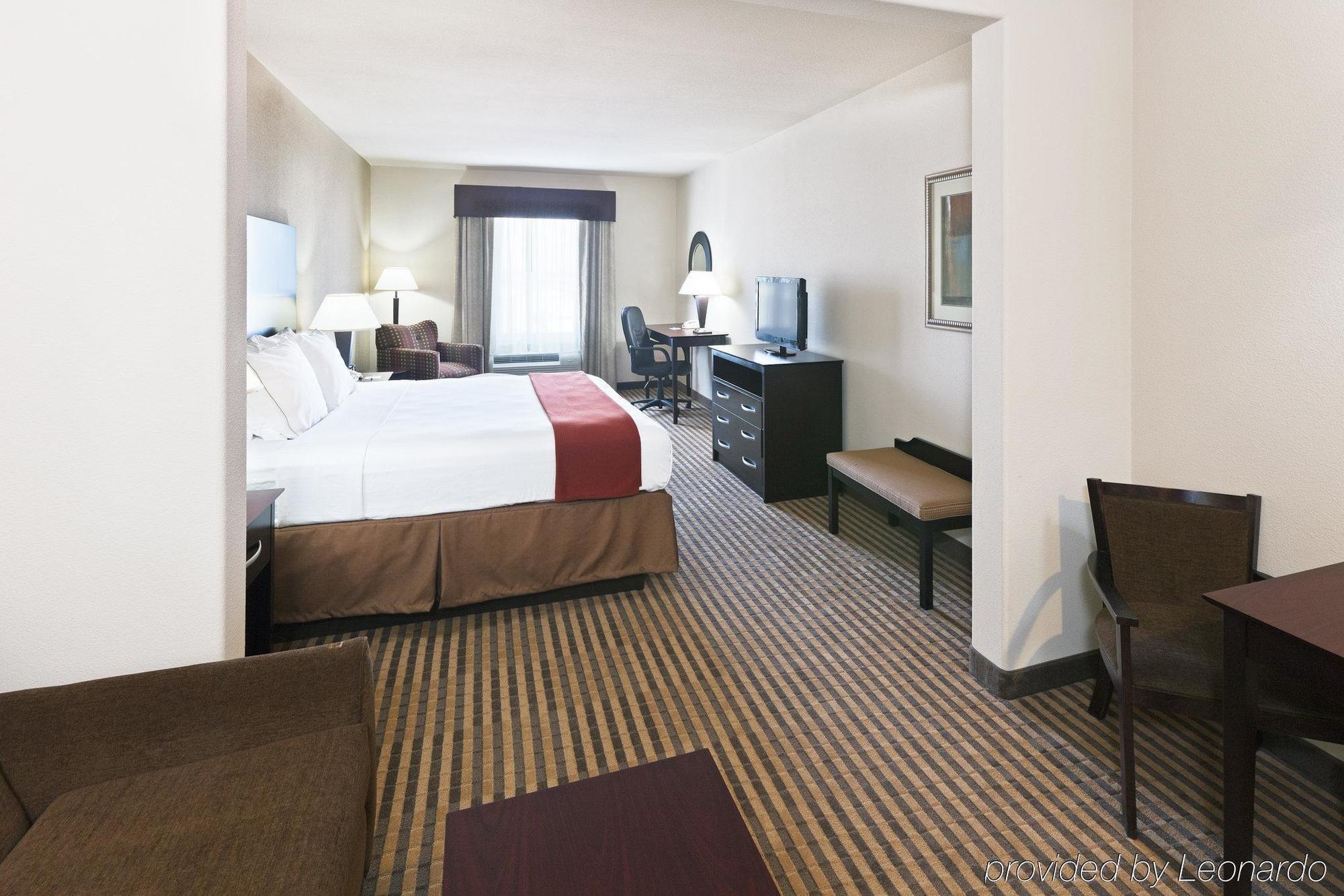 Holiday Inn Express & Suites Brady By Ihg Phòng bức ảnh