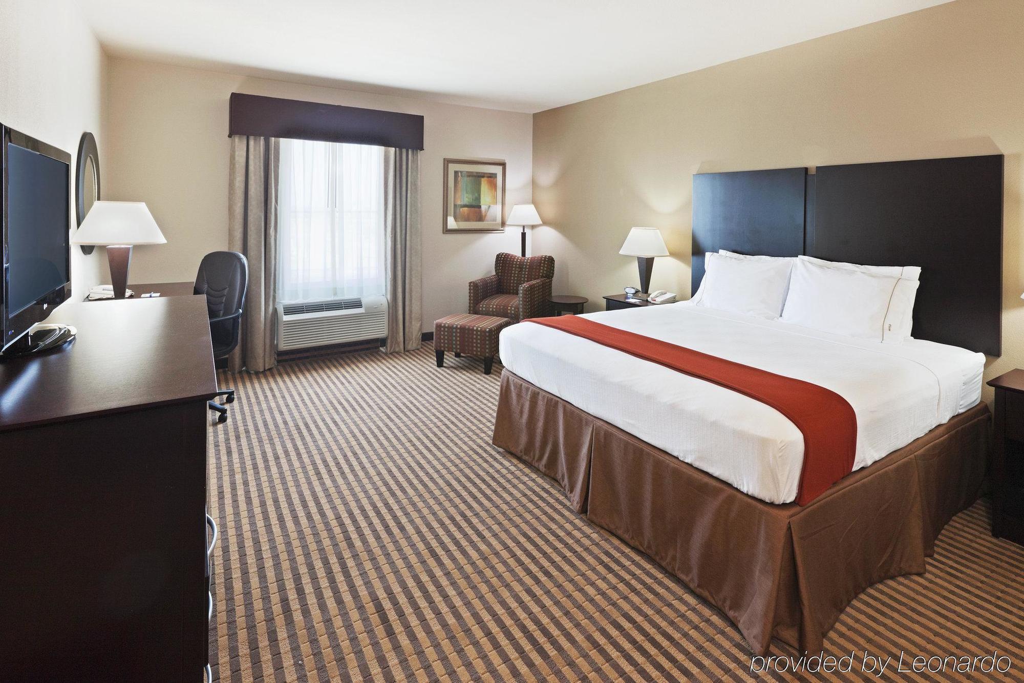 Holiday Inn Express & Suites Brady By Ihg Phòng bức ảnh