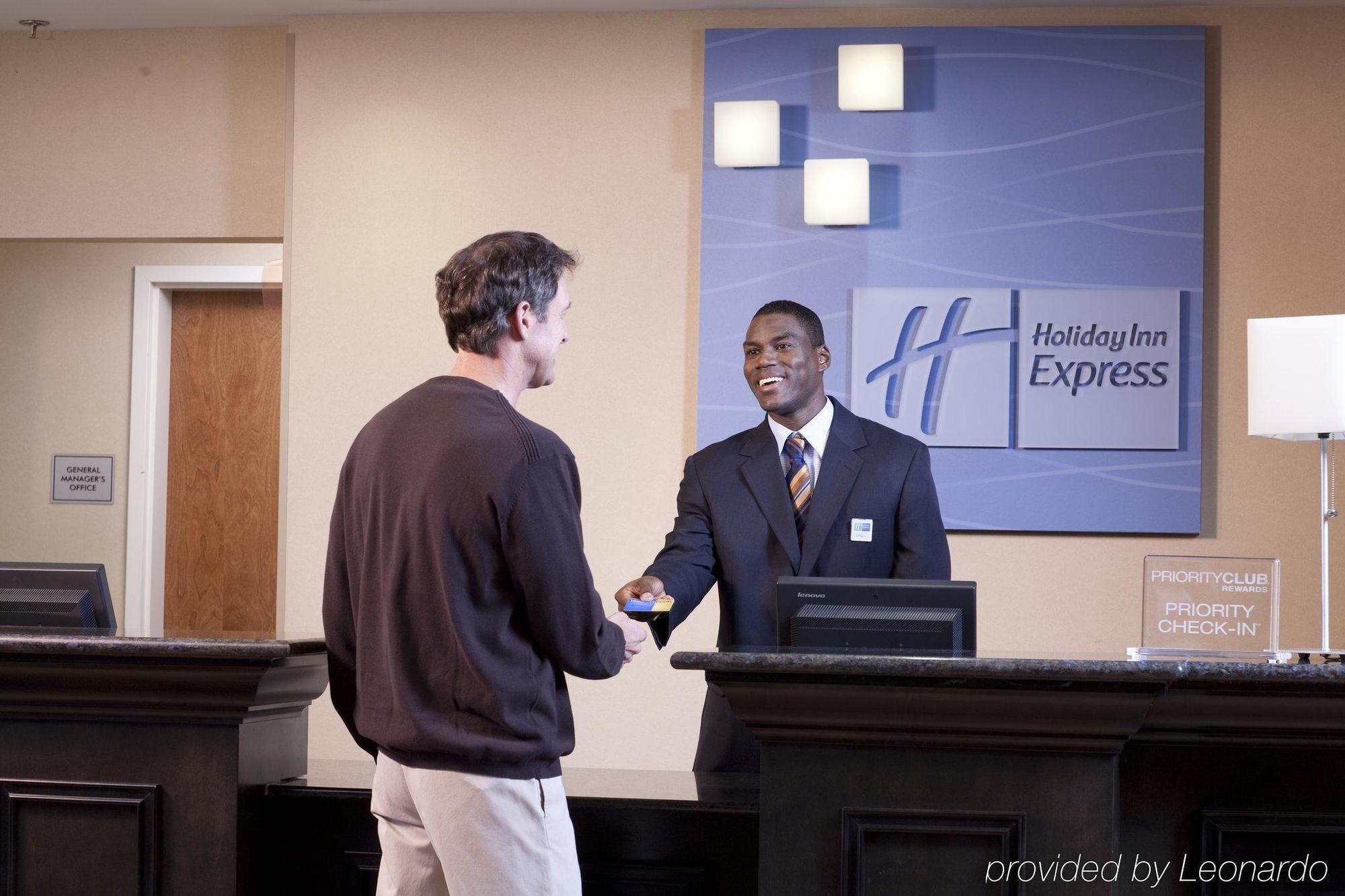 Holiday Inn Express & Suites Brady By Ihg Nội địa bức ảnh