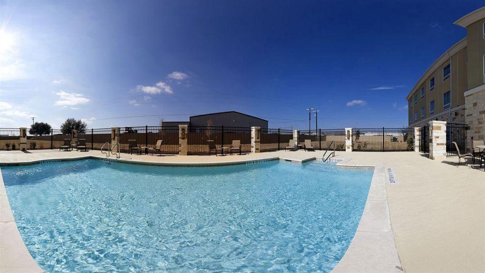 Holiday Inn Express & Suites Brady By Ihg Ngoại thất bức ảnh