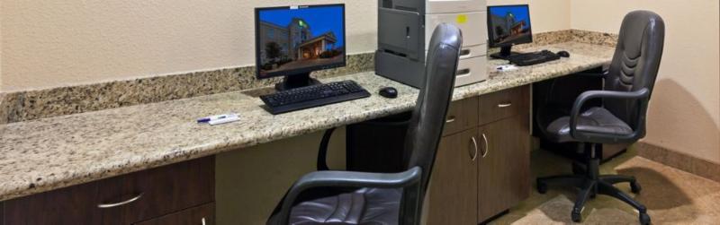 Holiday Inn Express & Suites Brady By Ihg Ngoại thất bức ảnh
