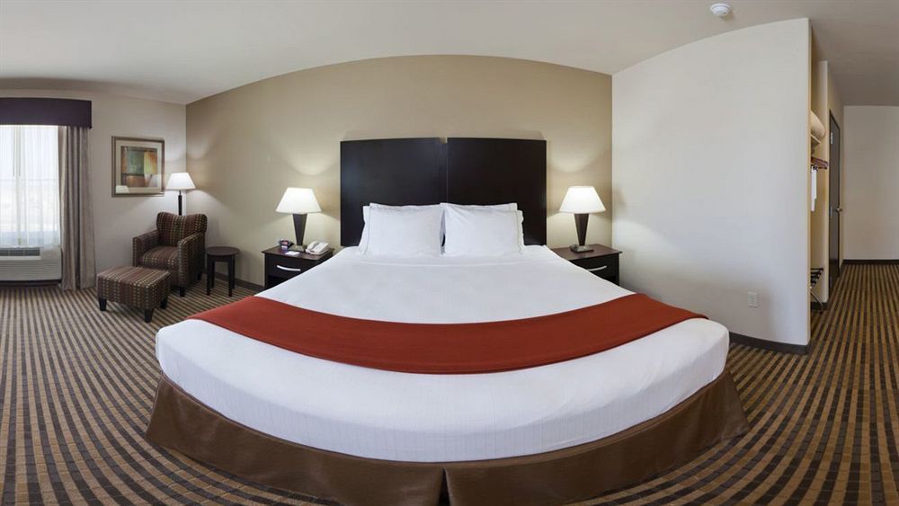 Holiday Inn Express & Suites Brady By Ihg Ngoại thất bức ảnh